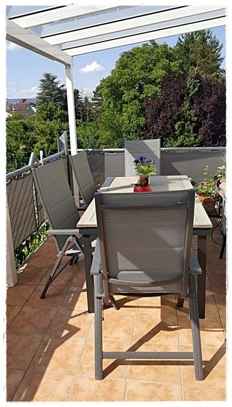 3 Zi Etagenwohnung mit Balkon, in kleiner Wohneinheit sucht neuen Mieter