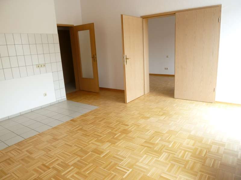 2 Zi- Etagenwohnung mit Balkon und PKW-Außenstellplatz frei ab 1.Mai 2019