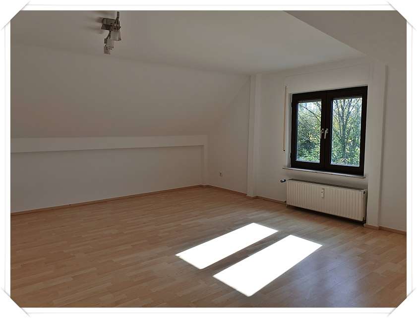 2,5 Zimmer Dachgeschoss Wohnung frei ab sofort***Feldrandlage***