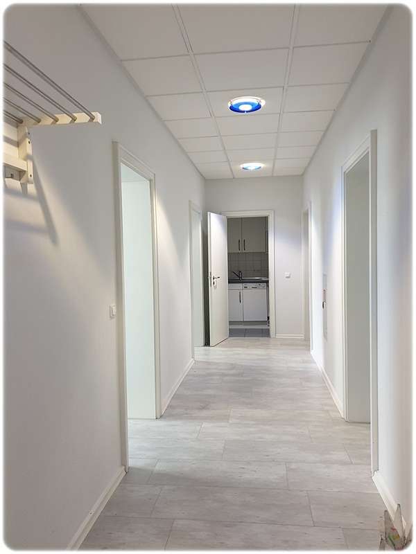 Büro-/ Geschäftsfläche in unmittelbarer Nähe zum Bahnhof und in verkehrsgünstiger Lage zu vermieten.