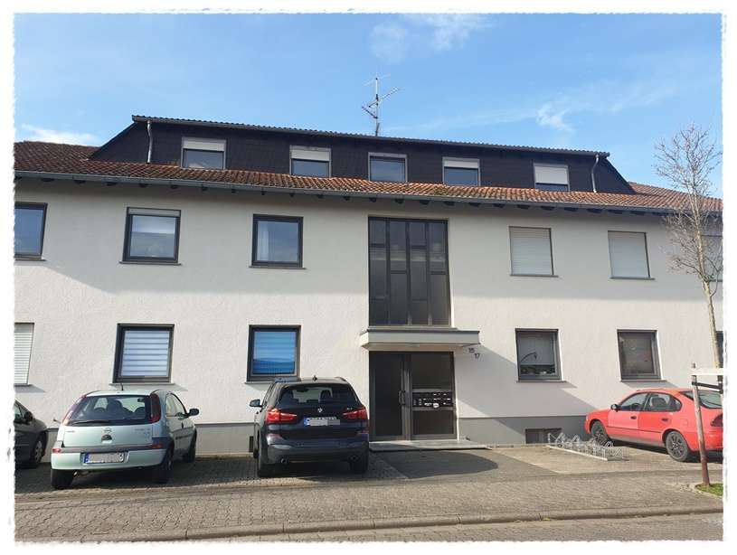 Eine außergewöhnliche 3 Zi. Dachgeschosswohnung mit S/W-Loggia und Außenstellplatz