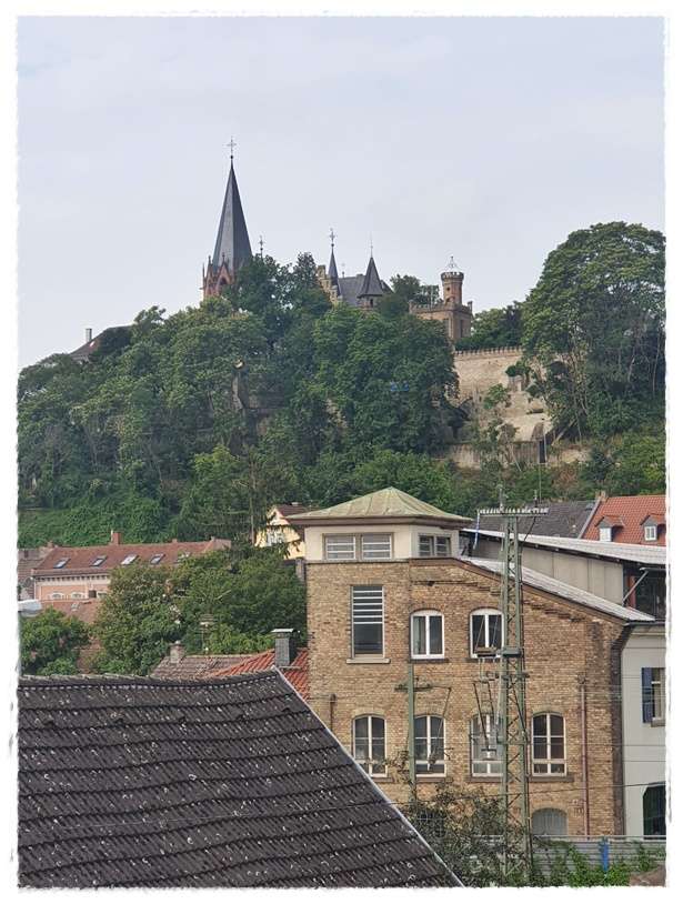 Helle 4-Zi.- DG-Whg. mit Balkon und PKW-Außenstellplatz frei ab 1.8.20 ***ruhige und zentrale Lage