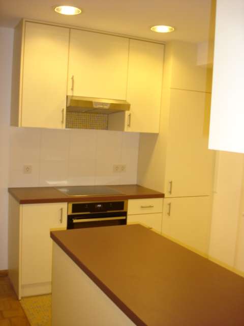 Gut geschnittene 2 Zi. Whg. mit Loggia und Duplex Tiefgaragenplatz in zentraler Lage der Neustadt