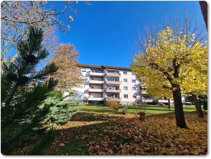 3 Zi. Etagenwohnung mit Balkon und PKW Außenstellplatz in ruhiger Anliegerstr. frei ab sofort