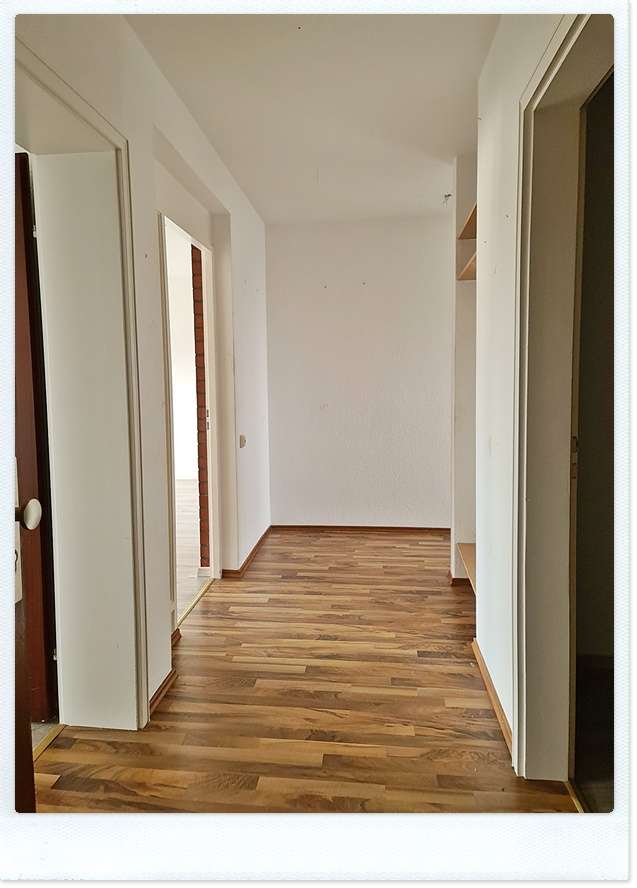 3 Zi. Etagenwohnung mit Balkon und PKW Außenstellplatz in ruhiger Anliegerstr. frei ab sofort