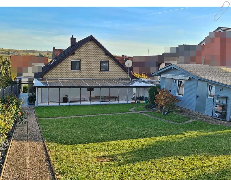Schöne geschnittene 3 Zi. Wohnung inkl. EBK und Balkon im DG gelegen  --–kleine Wohneinheit-----