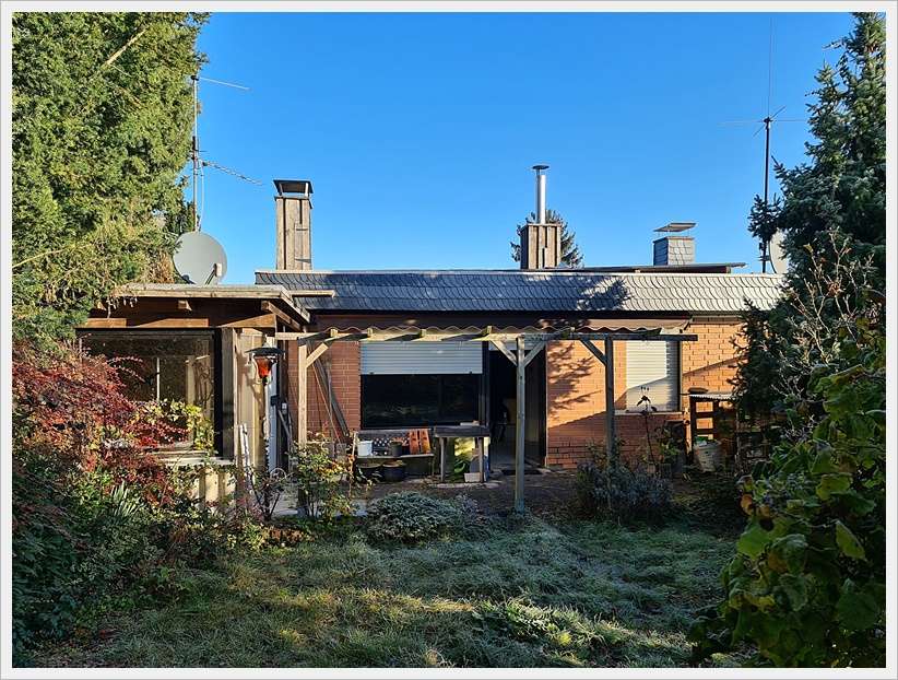 Wohnen auf einer Ebene- Renovierungsbedürftige 3 Zi DHH inkl. Garage zu verkaufen.