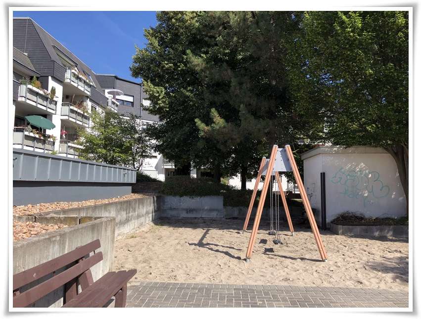 Tolle 2 Zi. Hochparterre Whg., Balkon, Keller und TG. in ruhiger Lage der Oppenheimer "Neustadt"