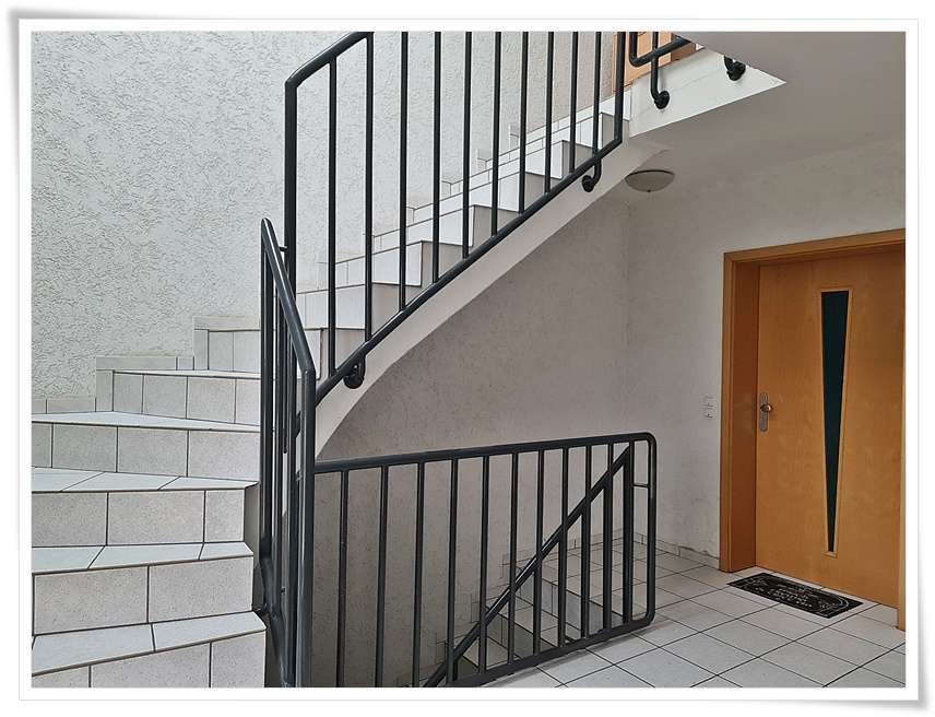Kapitalanleger oder Selbstnutzer 2 Zi. DG Whg mit Balkon, Kellerraum und PKW Stellplatz zu verkaufen