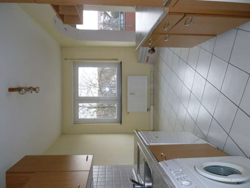 2-Zi. mit Südbalkon-PKW-Aussenstellplatz vorhanden- zum 01.07.2011 frei
