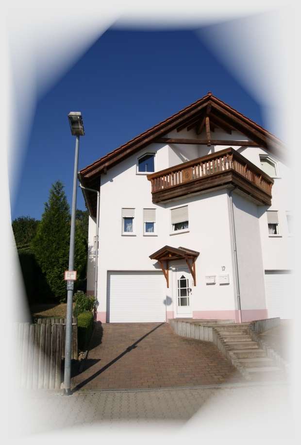 Doppelhaushälfte mit Garage auf 398 m² Grundstück in Weinbergsnähe zu verkaufen