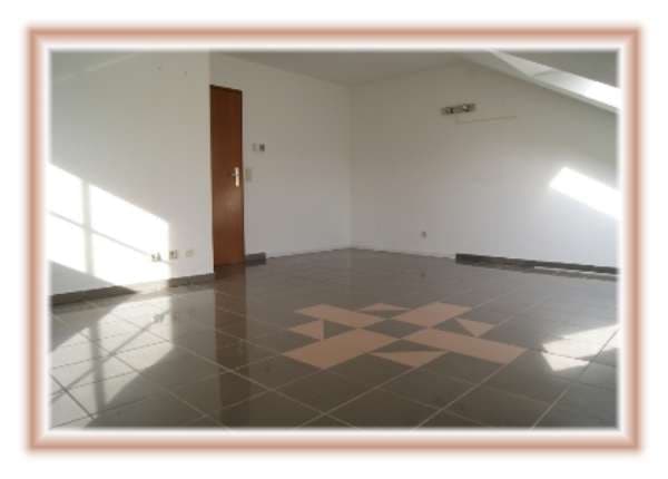 4 Zimmer Maisonettewohnung mit Balkon, Garten und PKW-Außenstellplatz in ruhiger Anliegerstrasse