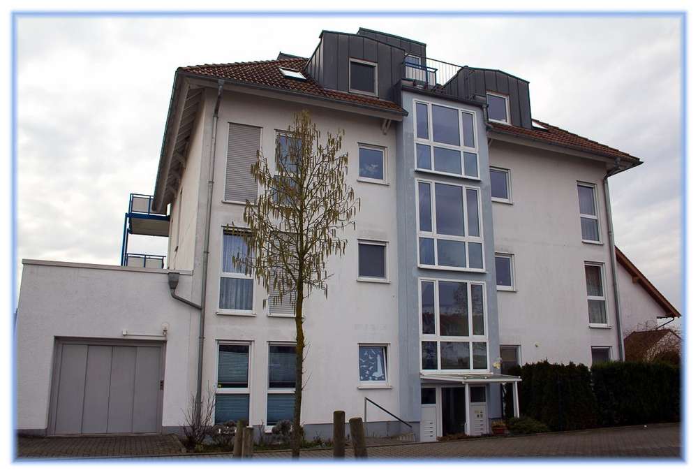 Ihr neues Zuhause zum Wohlfühlen………. 3 Zi Etagenwohnung, Tageslichtbad, Balkon und Tiefgaragenplatz 
