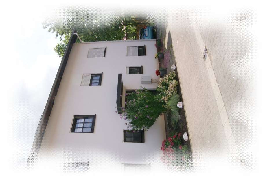 Tolle 3 Zi. Maisonettewohnung mit Terrasse, kl. Garten und PKW-Außenstellplatz