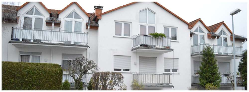 2 Zi- Etagenwohnung mit Balkon und PKW-Außenstellplatz frei ab 01.01.2015