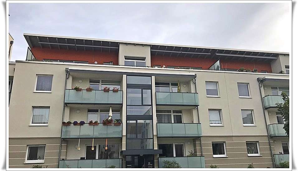 Schöne geschnittene 3 Zi. Penthouse-Wohnung inkl. EBK und großer Dachterrasse  ---zentral zur City--