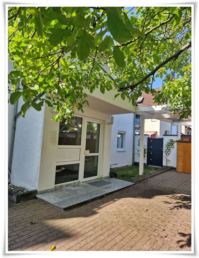 Außergewöhnliche 3 Zimmer Maisonette Wohnung mit Garten, Garage, Carport und ein weiteres Zimmer