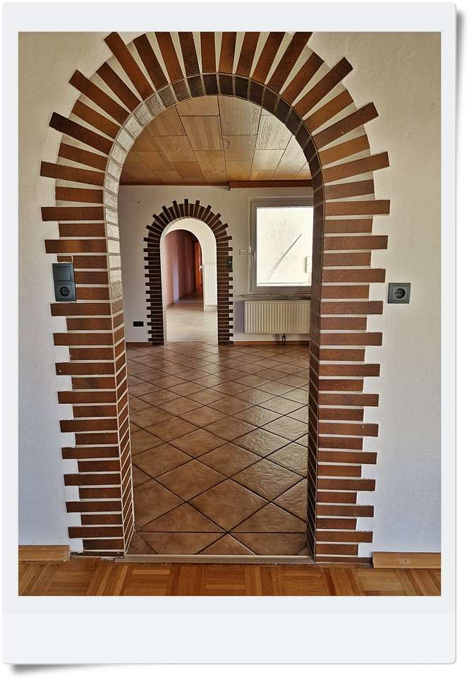 Außergewöhnliche 3 Zimmer EG Wohnung mit Terrasse, Nebengebäude inkl Garage und Grundstück