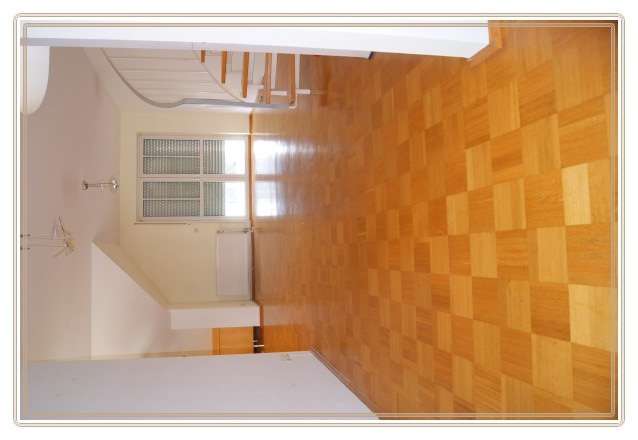 Lichtdurchflutete 3 Zi. Maisonettewohnung -Weinbergsnähe- mit 3Balkonen,2Bädern,EBK und 2 PKW-Plätze