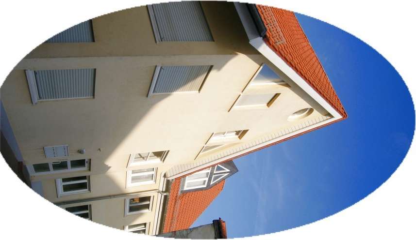 Keine 08/15 Wohnung ++++ Tolle 3 Zi. Erdgeschosswg. mit Terrasse, kleiner Garten + 2 PKW-Außenplätze