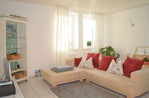 3 ZKB. im 1.OG, in ruhigem 5-Familienhaus, auch ideal als WG.- Wohnung geeignet