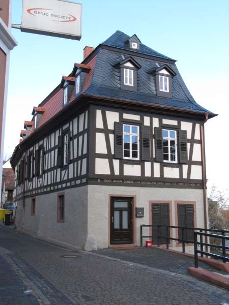 Wohnen im alten Postanwesen***2 Zi, EBK frei ab 01.03.2016