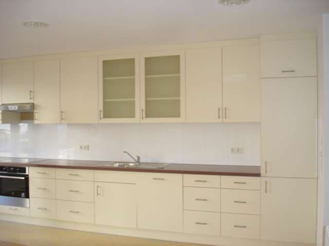 Tolle aufgeteilte 3 Zi. WHG mit Loggia und Duplex Tiefgaragenplatz in zentraler Lage der Neustadt