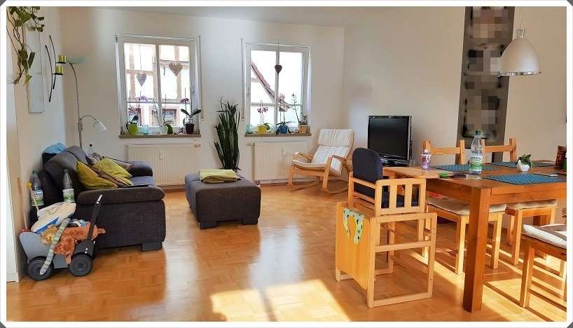 Zentrale Wohnlage! 4 Zimmer Etagen Wohnung mit Tgl. Bad und Loggia inkl. Garage in der Altstadt