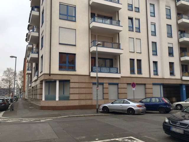 Schnucklige 2 Zi. Whg. mit Loggia und Duplex Tiefgaragenplatz in zentraler Lage der Neustadt