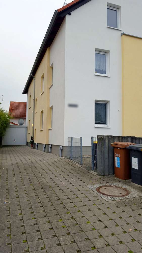 3 Zi Etagenwohnung mit Balkon, in kleiner Wohneinheit sucht neuen Mieter