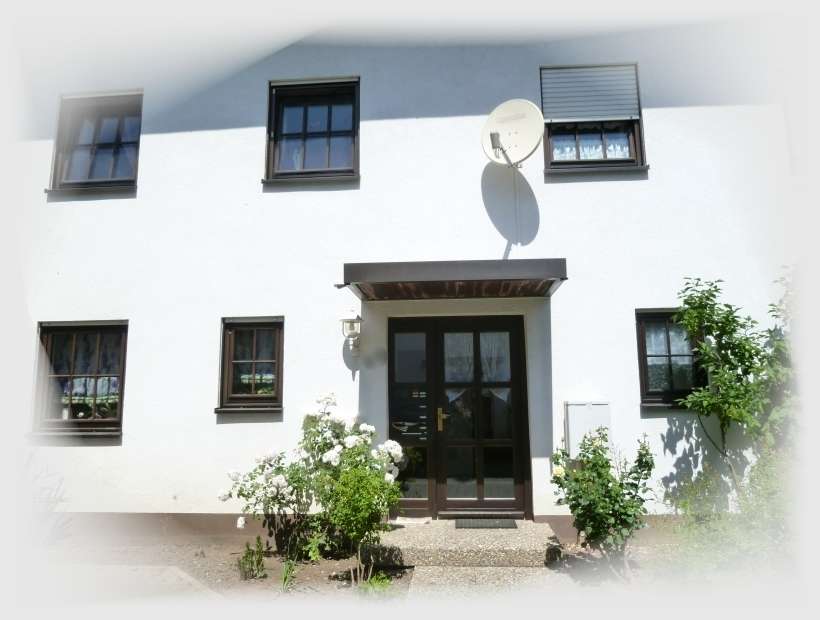 4 Zimmer Maisonettewohnung mit Balkon, Garten und PKW-Außenstellplatz in ruhiger Anliegerstrasse