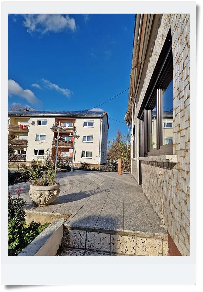 3 Zimmer EG Wohnung mit Terrasse, Nebengebäude (Sanierungsbedürftig) inkl Garage und Grundstück