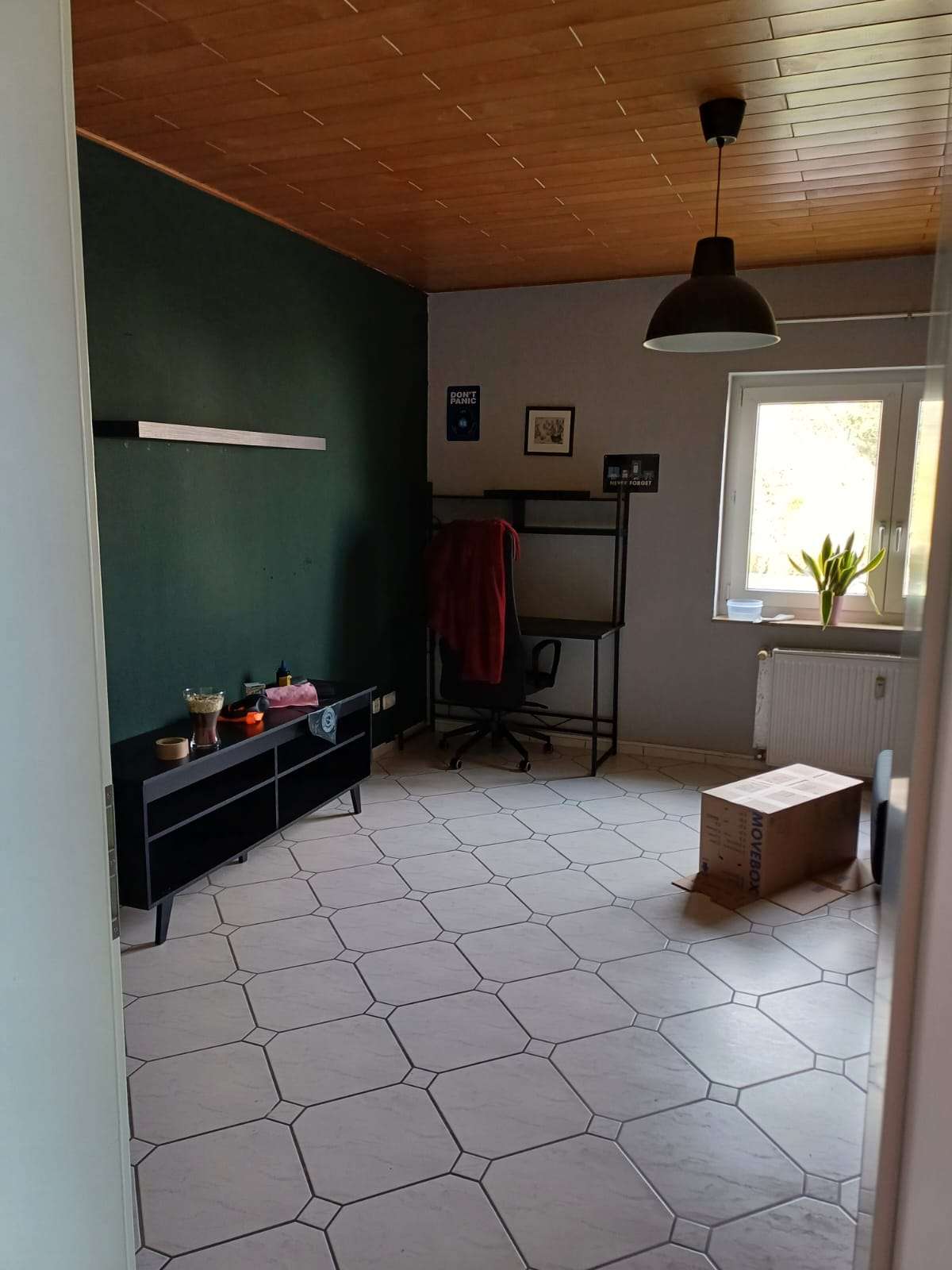 Kapitalanleger gesucht+Vermietete 2 Zi. DG Wohnung inkl. Kellerraum und PKW Stellplatz zu verkaufen