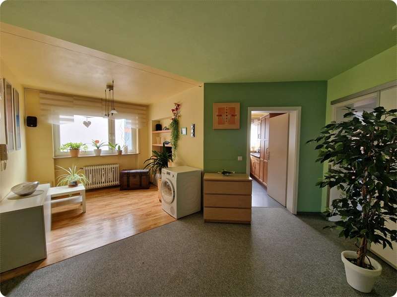 Perfekte 4 Zi. Etagenwohnung mit gr. Balkon, Keller inkl. Außen-Stellplatz