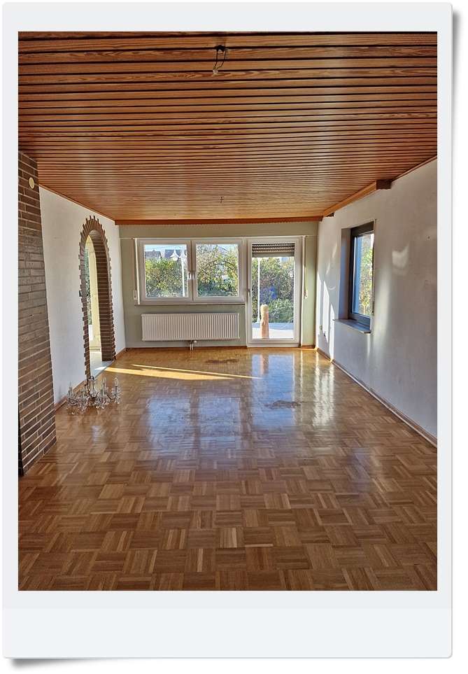 3-Zimmer-Terrassenwohnung mit eigenem Eingang, Nebengebäude und Grundstück in ruhiger Lage von Eich